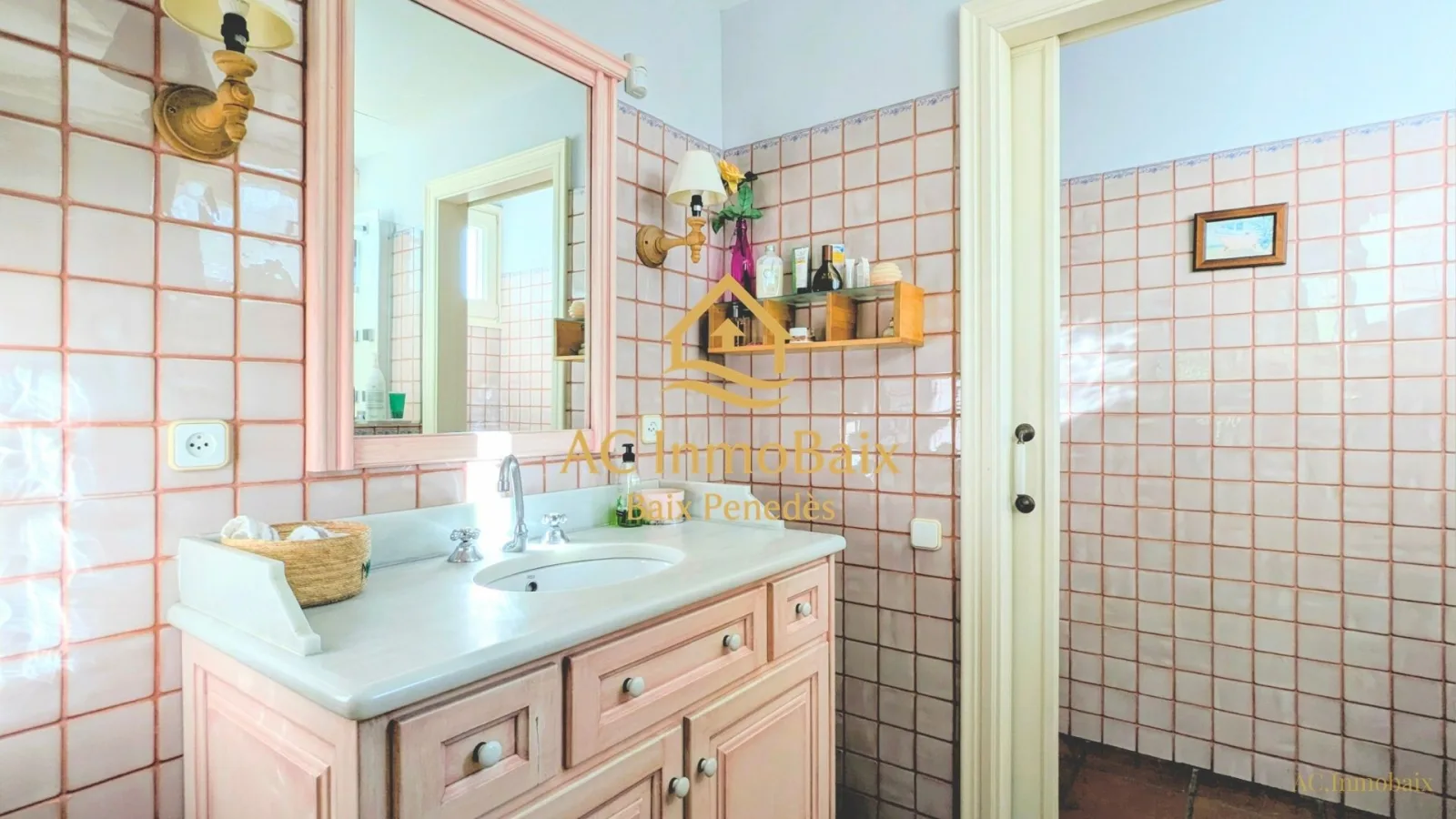 Foto principal de Casa Independiente de 350 m2, 5 hab y 5 baños en Barcelona - Venta